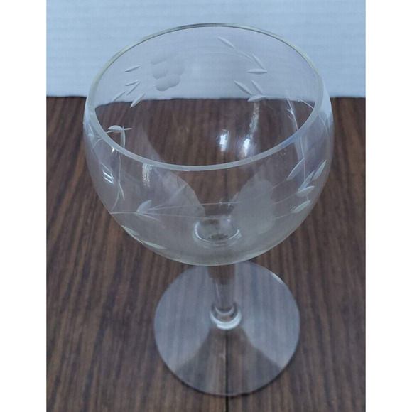 Set of 4 Vintage Etched Crystal Dessert Wine Glasses Five Inch Stemware - Picture 6 of 7